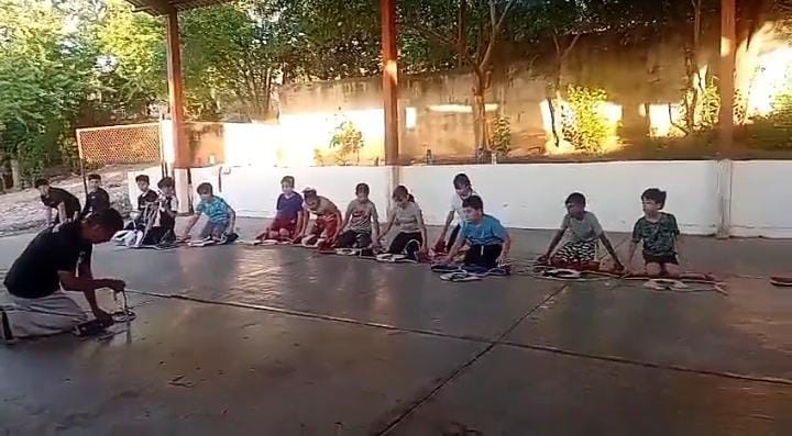 Miniatura de Aprendiendo a poner el peto